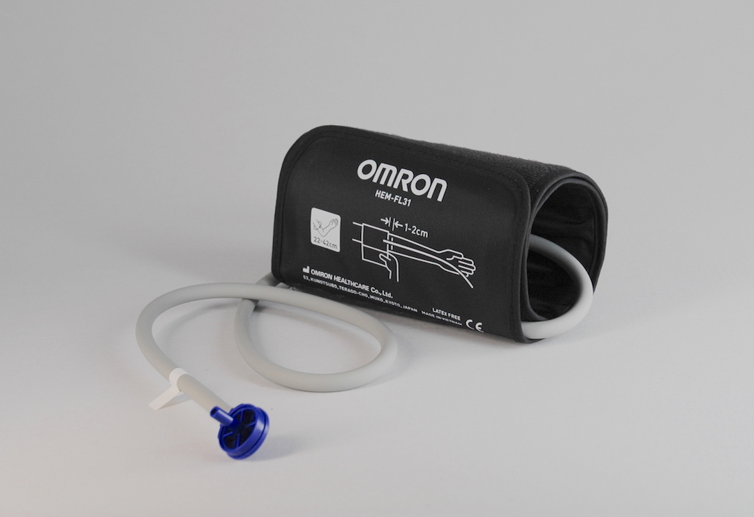 • Arm-band for Omron: Medium+
<br>• Circumference: 22-42 cm 
<br>