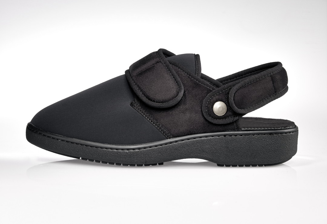 The Promed Pedibelle Flex therapy shoe is equipped with Velcro fasteners