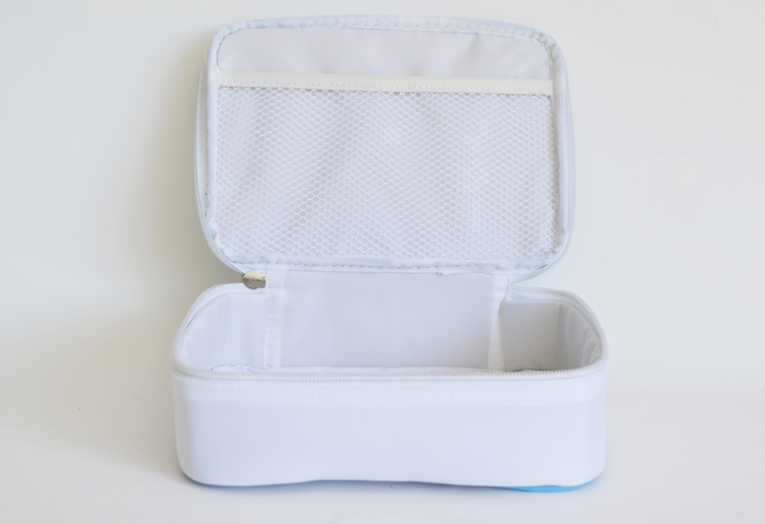 Stable storage box made of a neutral color fabric featuring a zipper.