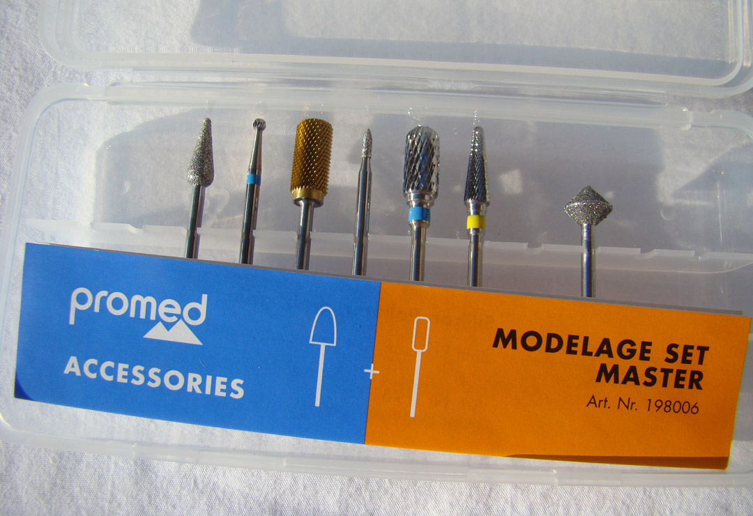 Avec le Promed Modeling Set Master, vous êtes bien équipé pour le modelage des ongles artificiels.