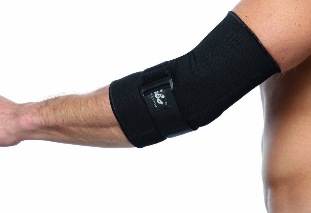 La benda per gomito Turbo Med iuta a prevenire i movimenti più estremi della giuntura del gomito soprattutto quando si ha l'artrite, e lo mantiene stabile