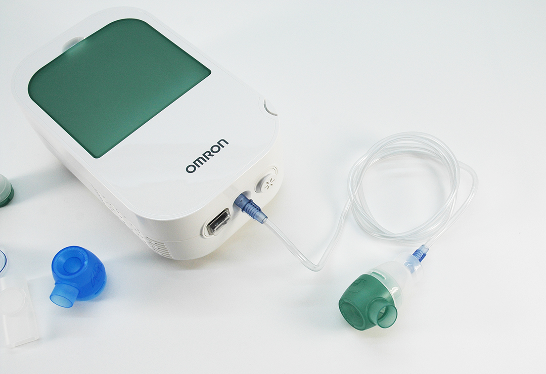 Mit dem Omron DuoBaby Inhalator lässt sich auch Nasensekret absaugen