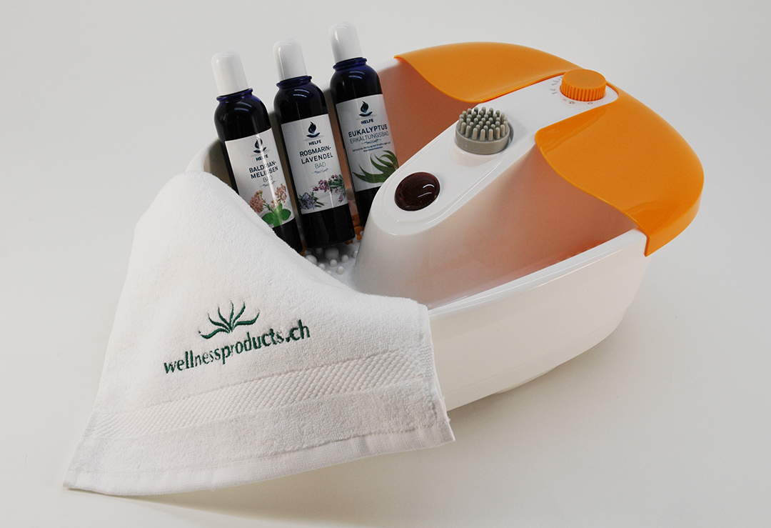 The comprehensive package consisting of Medisana foot whirlpool FS 883, Helfe bath emulsions and a towel is nicely packaged.