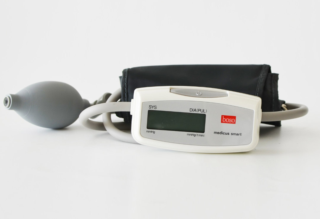 Compact, handy and semi-automatic: The Boso Medicus Smart is ideal for traveling or as a secure second device.
