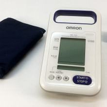 Sfigmomanometro da braccio Omron HBP-1320 con bracciale medio