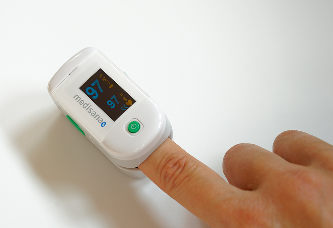 Mit dem Medisana PM 100 Connect lässt sich die Sauerstoffsättigung auf schmerzfreie Weise ermitteln