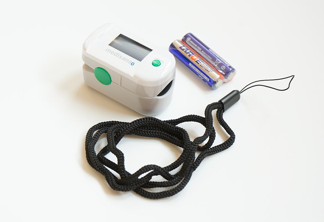 Oxymètre de pouls Medisana PM100 Connect avec piles et sangle de transport
