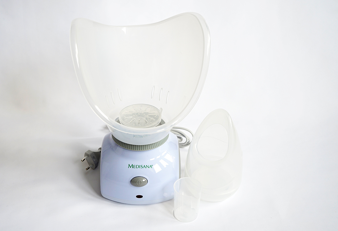 The Medisana FSS opens the pores, cleans the skin and relaxes facial lines with humid heat.