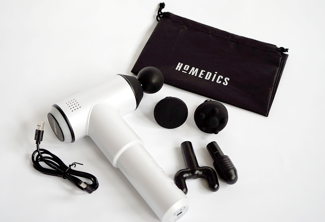 Die Homedics Physio Massage Gun ist komplett mit Ladekabel und Aufbewahrungstasche ausgestattet