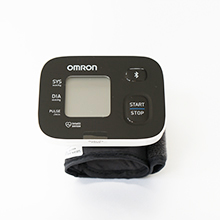 Omron RS3 Intelli IT Blutdruckmesser für das Handgelenk
