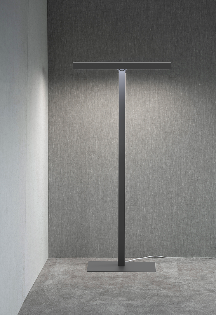 La lampada da terra Innolux Valovoima offre 10000 lux a una distanza di 43 cm
