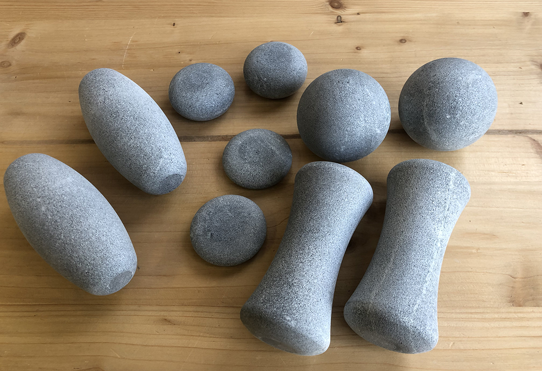 Für die Hot-Stone-Therapie oder zur Massage: Wählen Sie aus einem idealen Set aus hochqualitativen Hukka Speckstein-Produkten.  