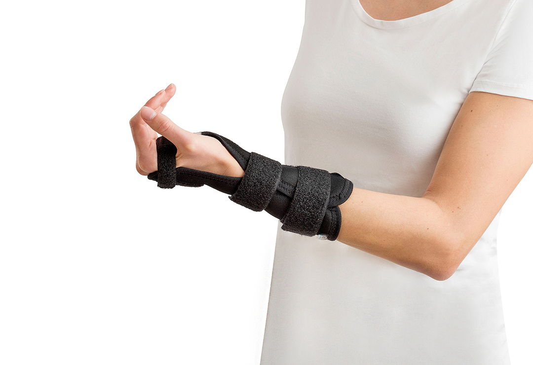 Manufixe short wrist orthosis with moldable aluminum splint