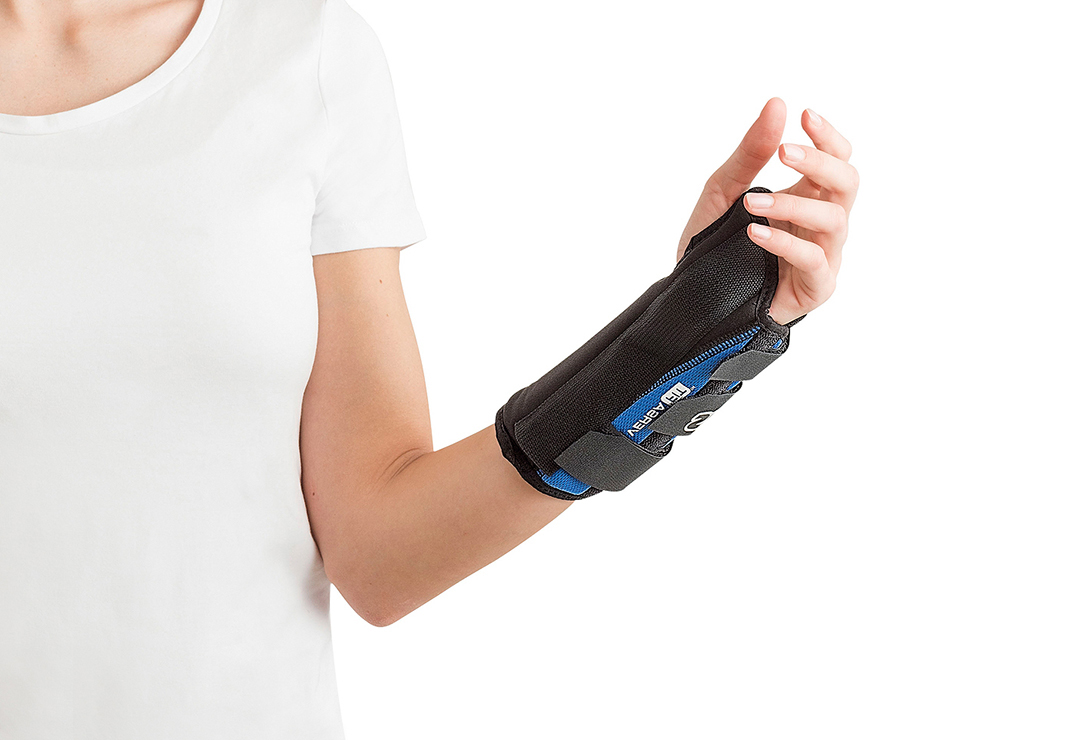 Versa Fit wrist support with customizable aluminum splint