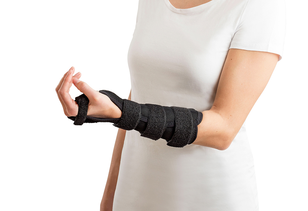 Manufixe long wrist orthosis with moldable aluminum splint