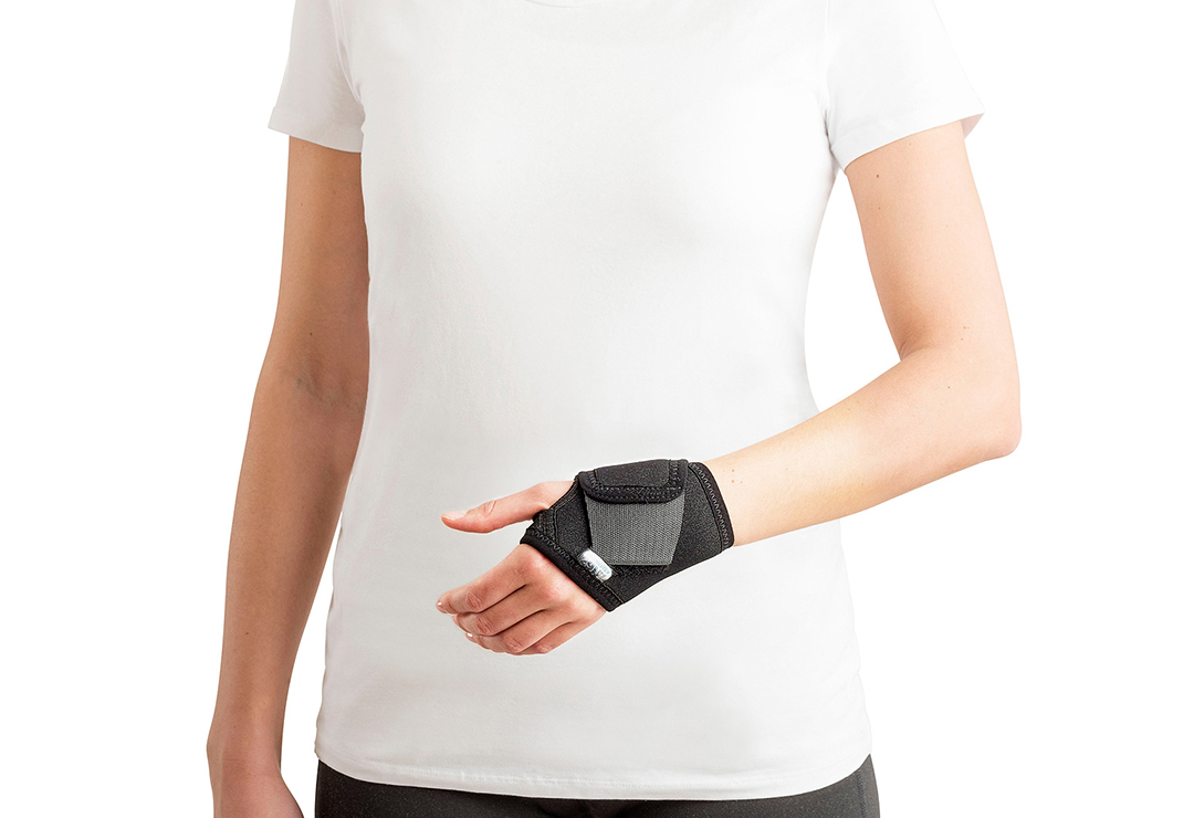 Manufixe wrist bandage with thumb opening